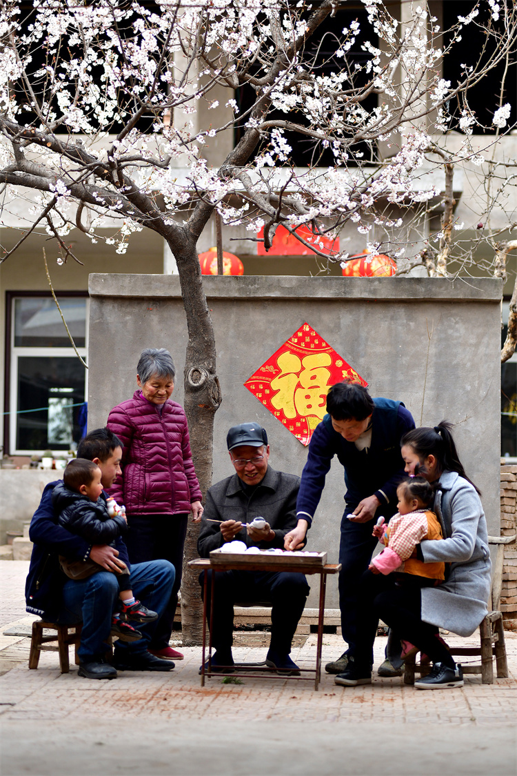 凉洛寨：神奇的泥娃娃