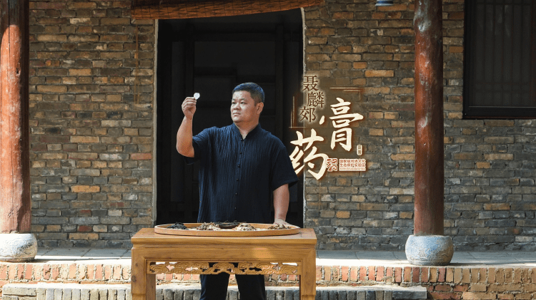 《聂海洋：承百年技艺 制一贴好药》