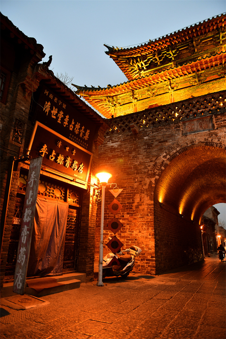 李占标膏药：与鼓楼为邻，济世百余年