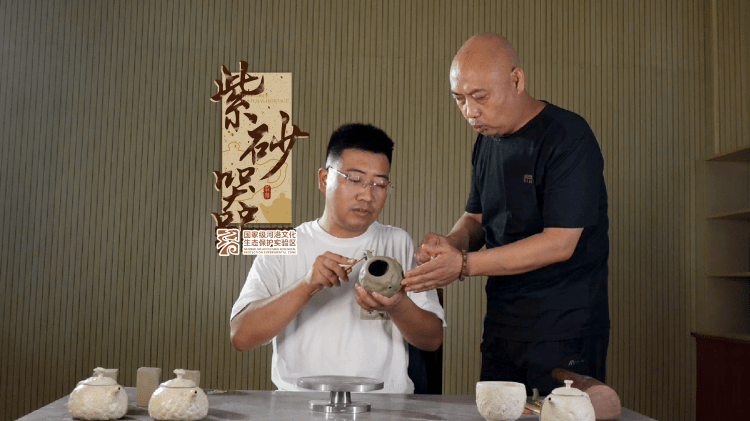 《张佳乐：一双巧手 让泥成器》