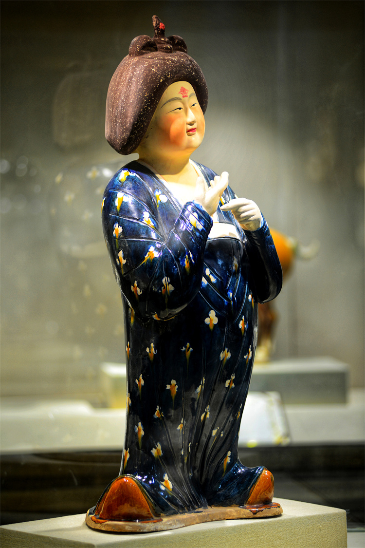 唐三彩：千年多彩釉，扮靓新生活