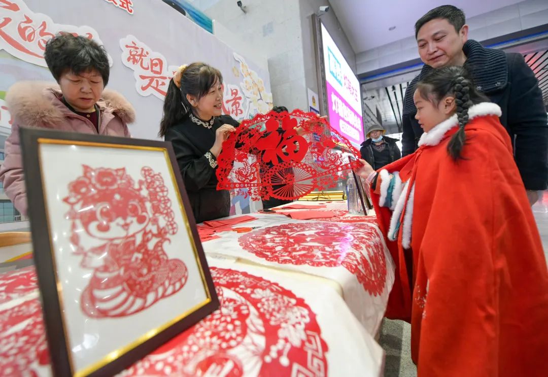 春运大幕启 非遗暖归途